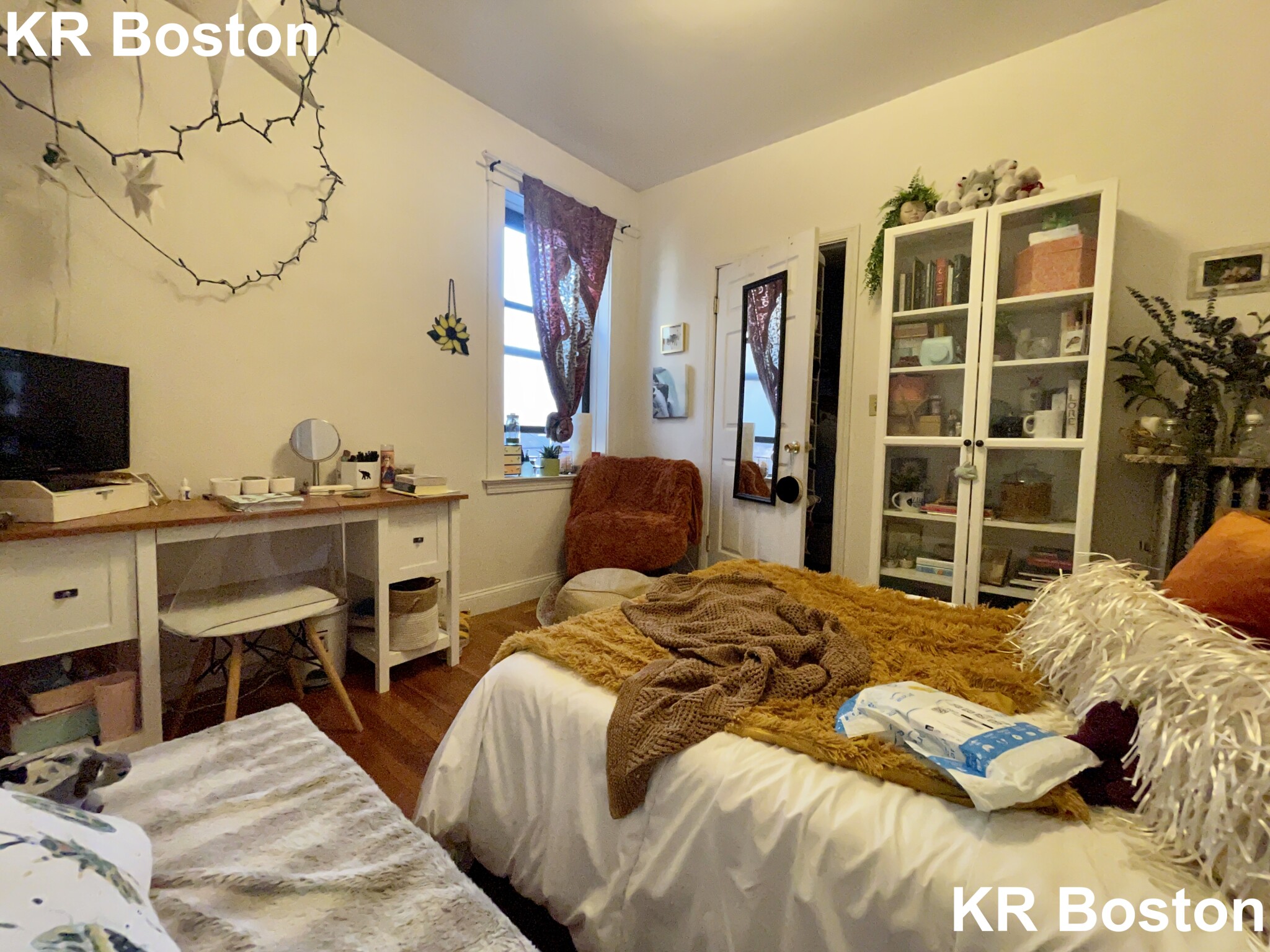 4 bed, 2.5 bath apartment for rent at 33 Egremont Rd Unit 2, Brighton — photo 13 of 29