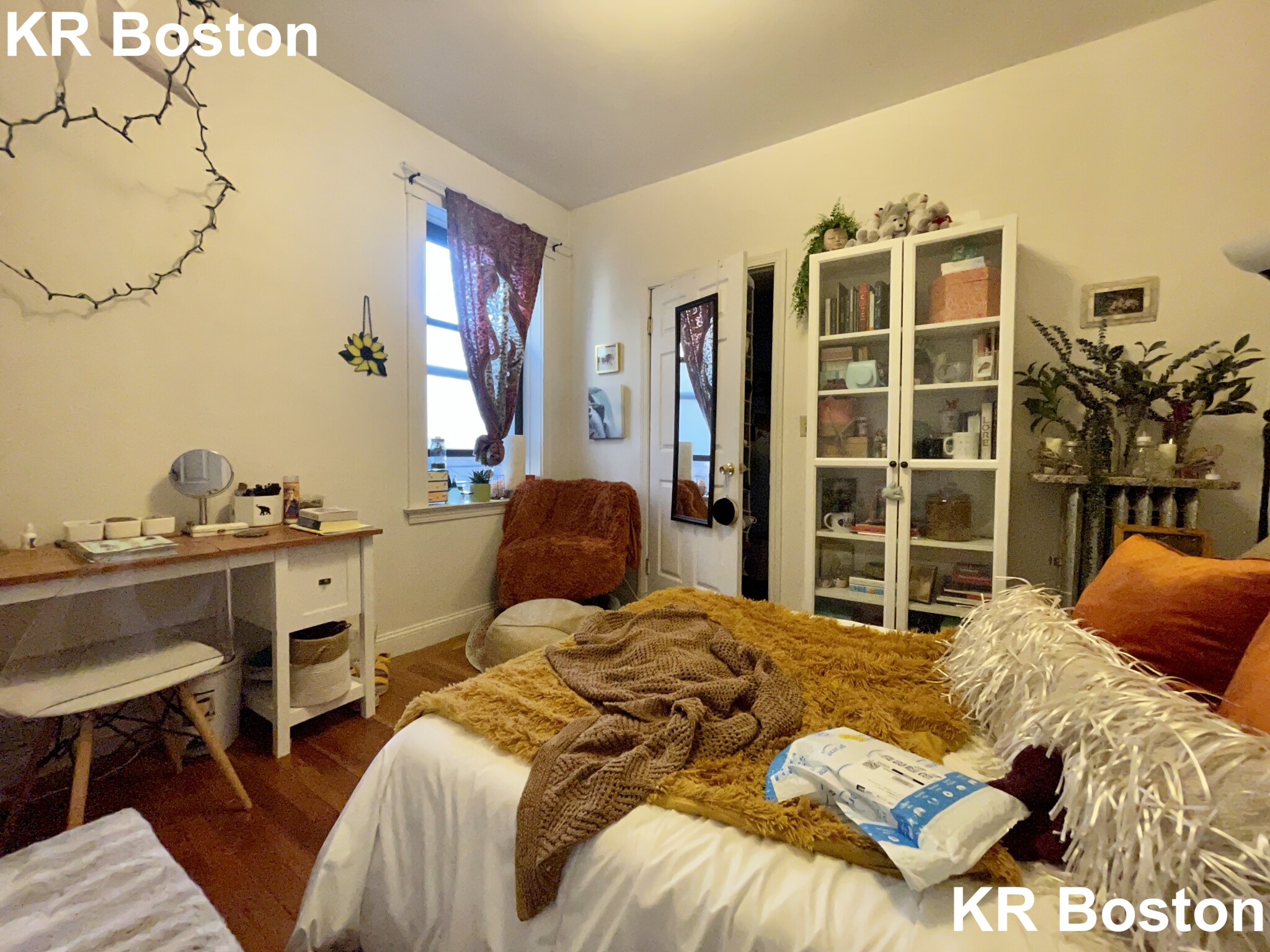 4 bed, 2.5 bath apartment for rent at 33 Egremont Rd Unit 2, Brighton — photo 3 of 29