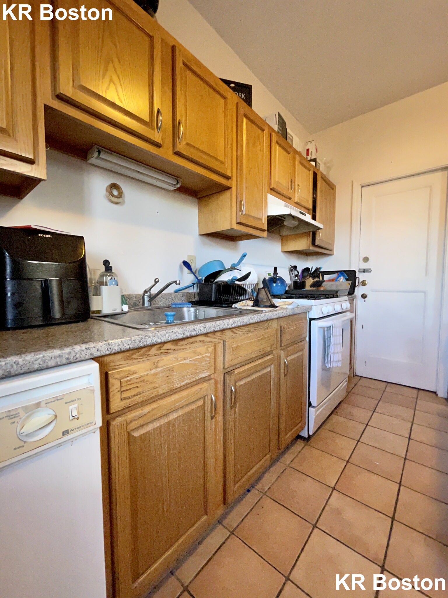 4 bed, 2.5 bath apartment for rent at 33 Egremont Rd Unit 2, Brighton — photo 17 of 29