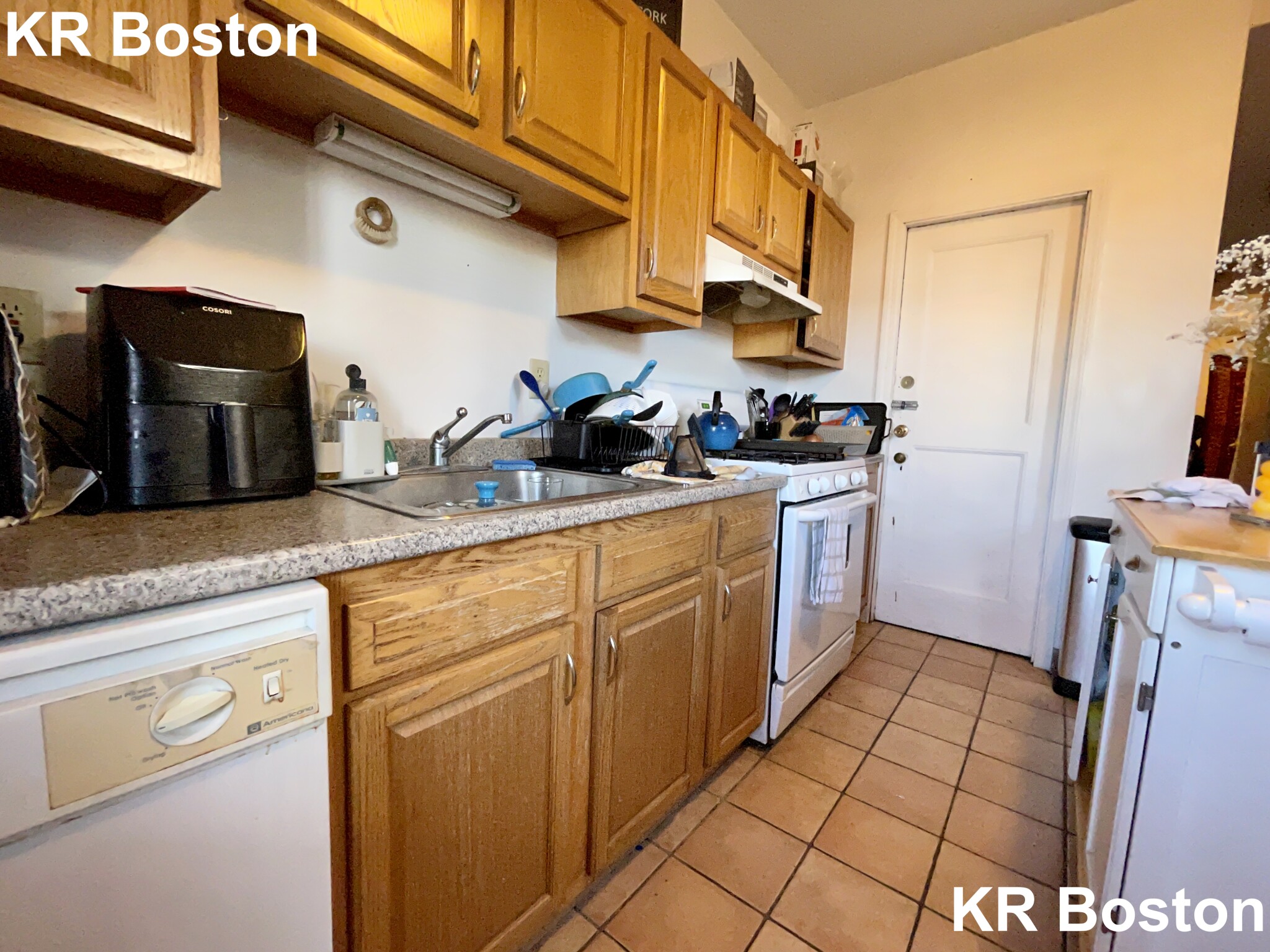 4 bed, 2.5 bath apartment for rent at 33 Egremont Rd Unit 2, Brighton — photo 10 of 29