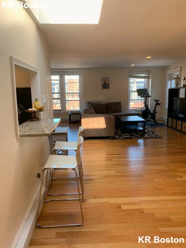 2 bed, 1 bath apartment for rent at 134 Marlborough St Unit 4, Boston — photo 3 of 11