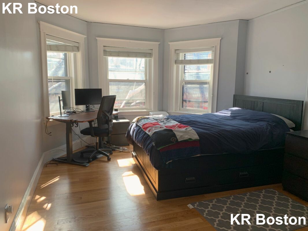 2 bed, 1 bath apartment for rent at 134 Marlborough St Unit 4, Boston — photo 5 of 11