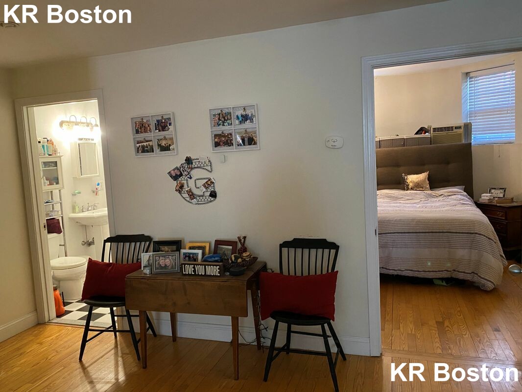 1 bed, 1 bath apartment for rent at 6 Brimmer St Unit B, Boston — photo 2 of 8