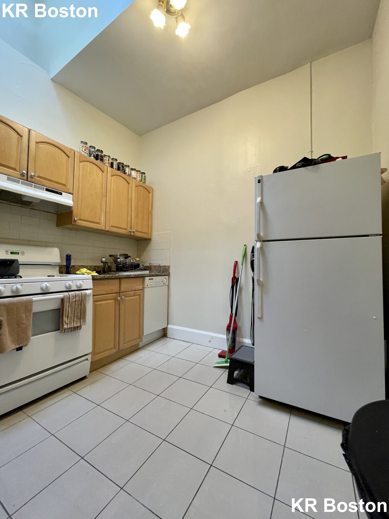 3 bed, 1 bath apartment for rent at 43 Bay State Rd Unit 4, Fenway — photo 17 of 24