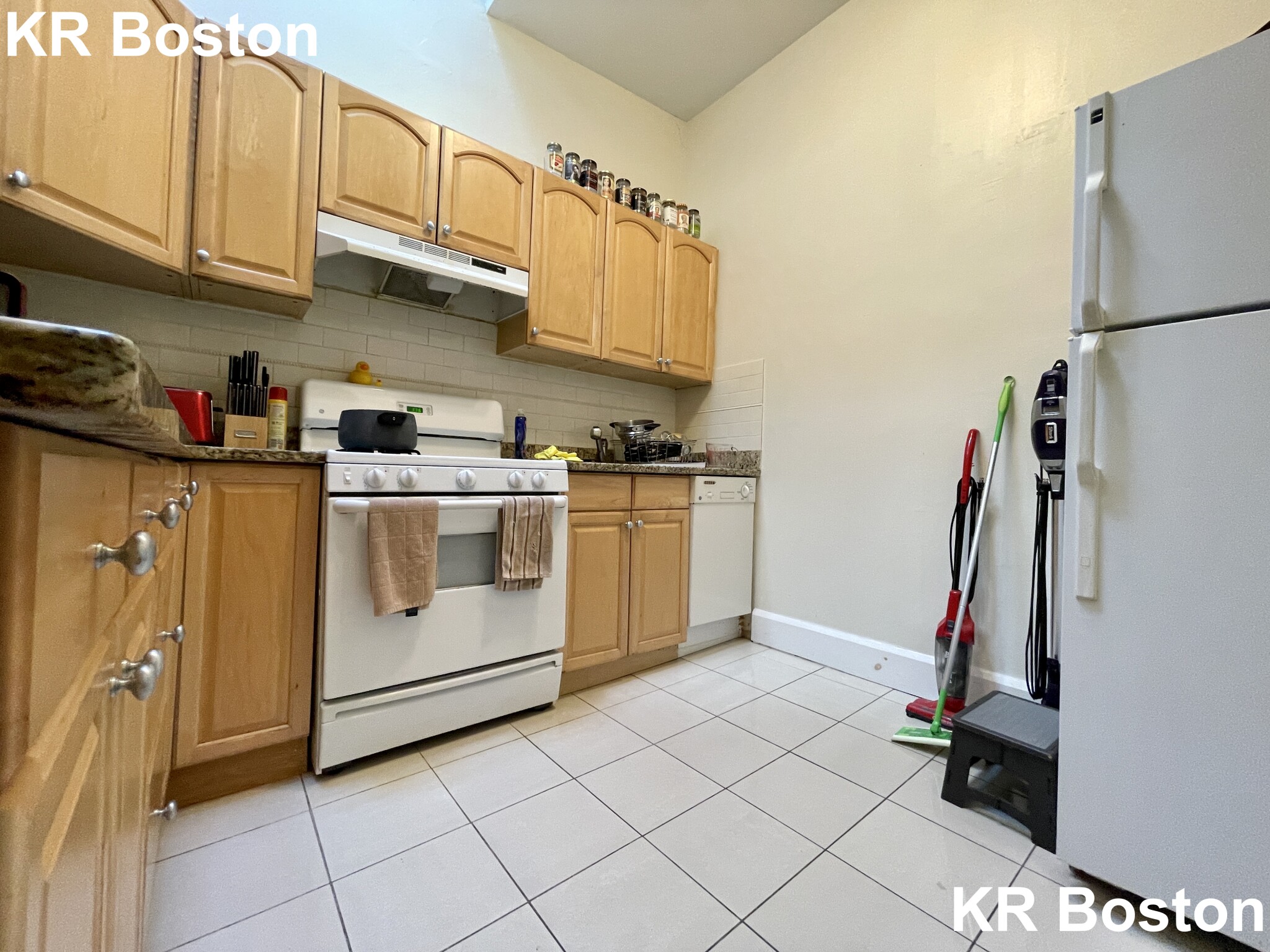 3 bed, 1 bath apartment for rent at 43 Bay State Rd Unit 4, Fenway — photo 6 of 24
