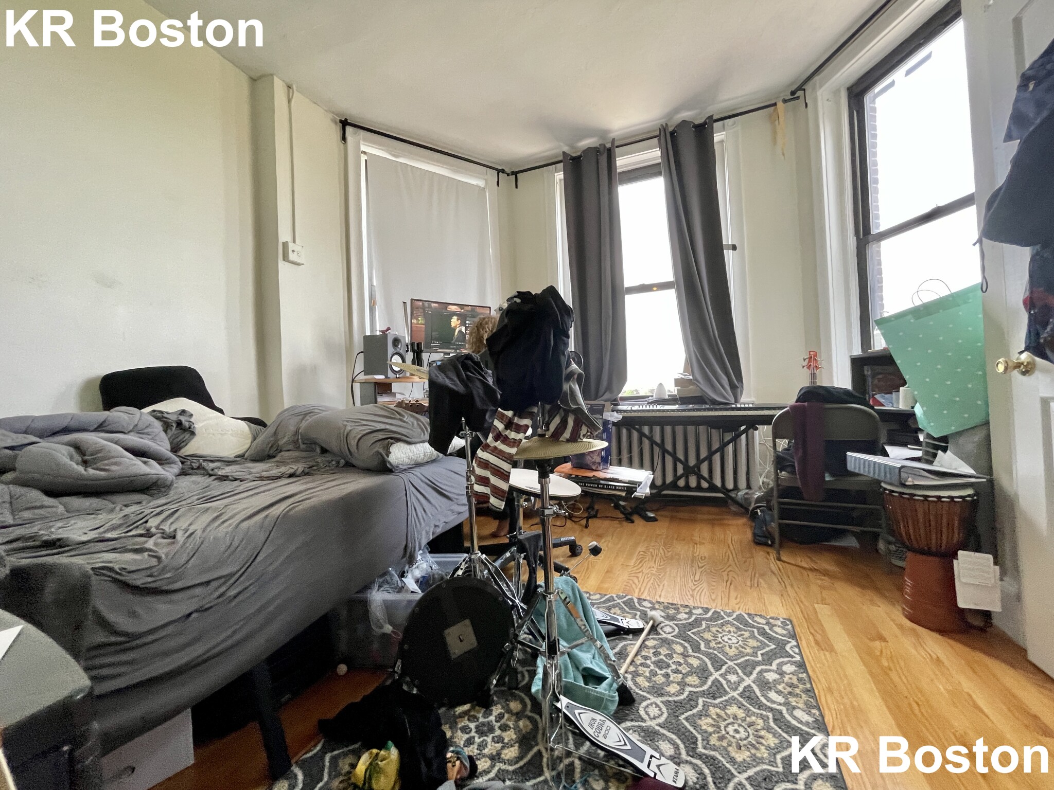 3 bed, 1 bath apartment for rent at 43 Bay State Rd Unit 4, Fenway