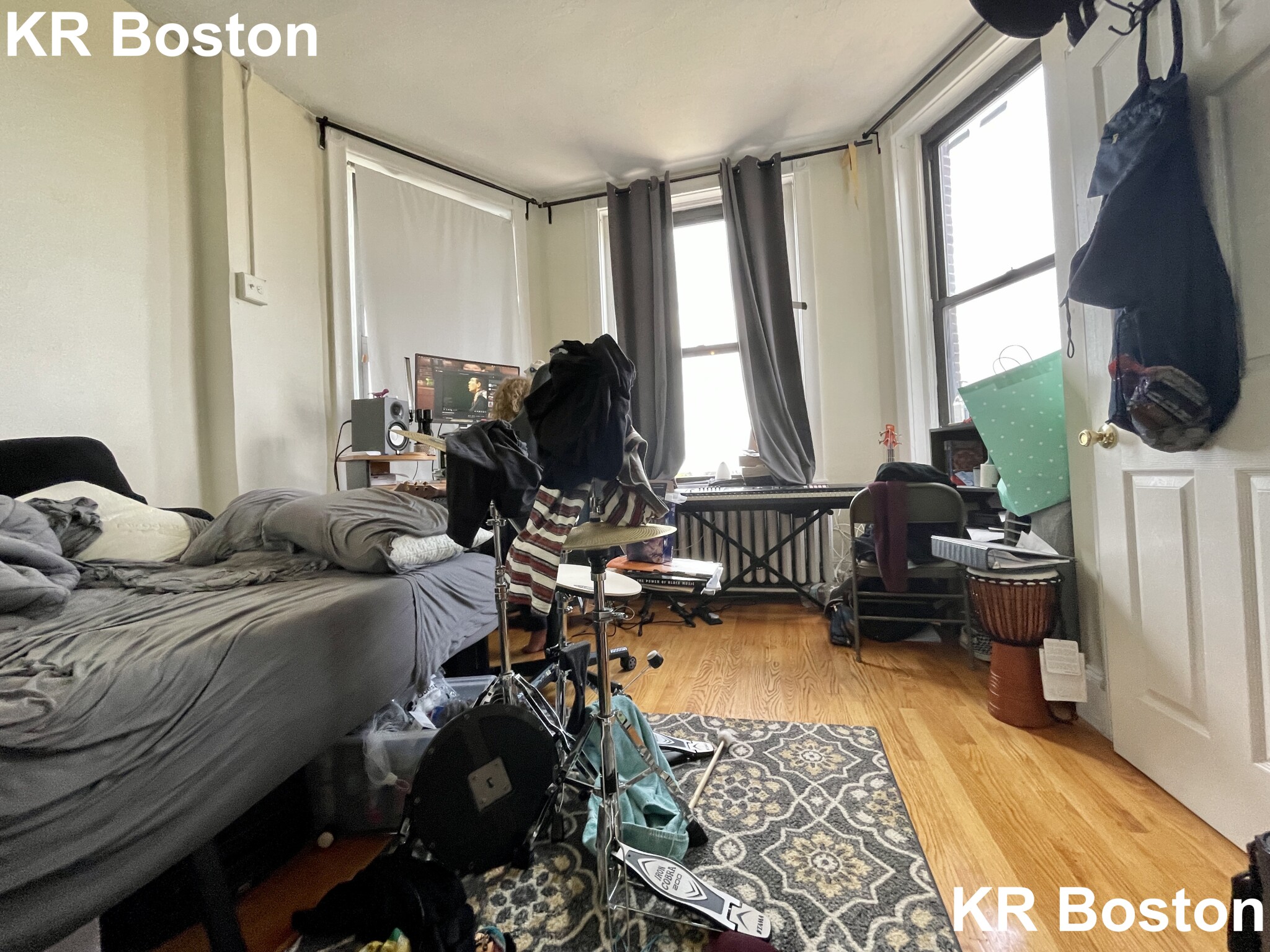 3 bed, 1 bath apartment for rent at 43 Bay State Rd Unit 4, Fenway — photo 10 of 24