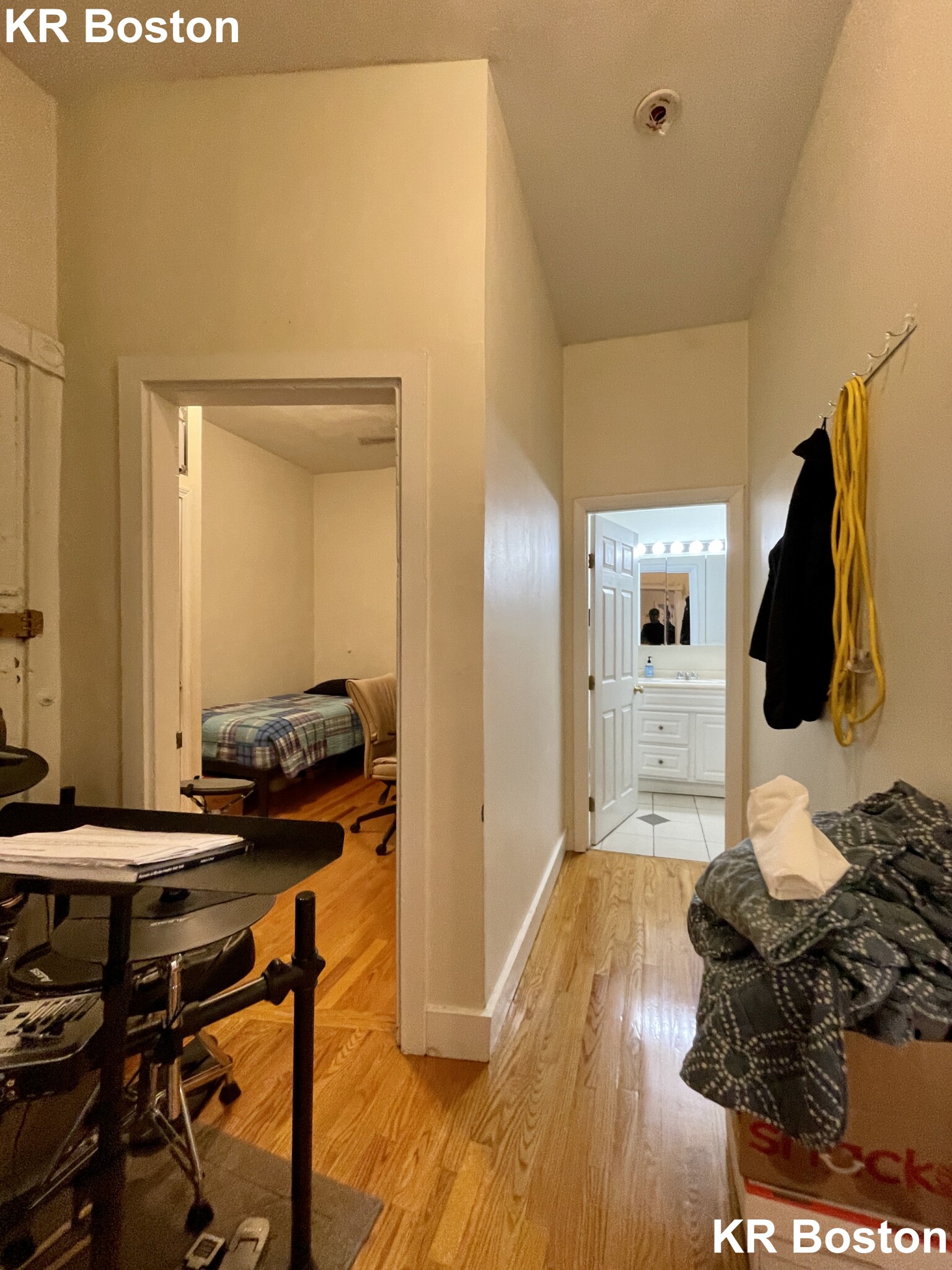 3 bed, 1 bath apartment for rent at 43 Bay State Rd Unit 4, Fenway — photo 9 of 24