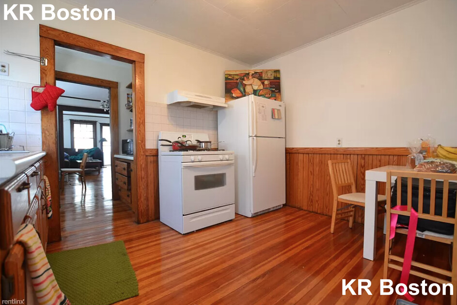 2 bed, 1 bath apartment for rent at 66 Breck Ave Unit 1, Brighton — photo 3 of 12
