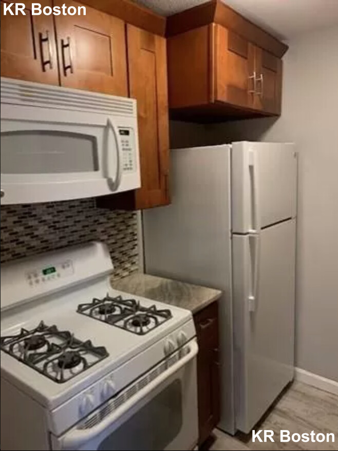 2 bed, 1 bath apartment for rent at 144 Kenrick St Unit 26, Brighton — photo 2 of 7
