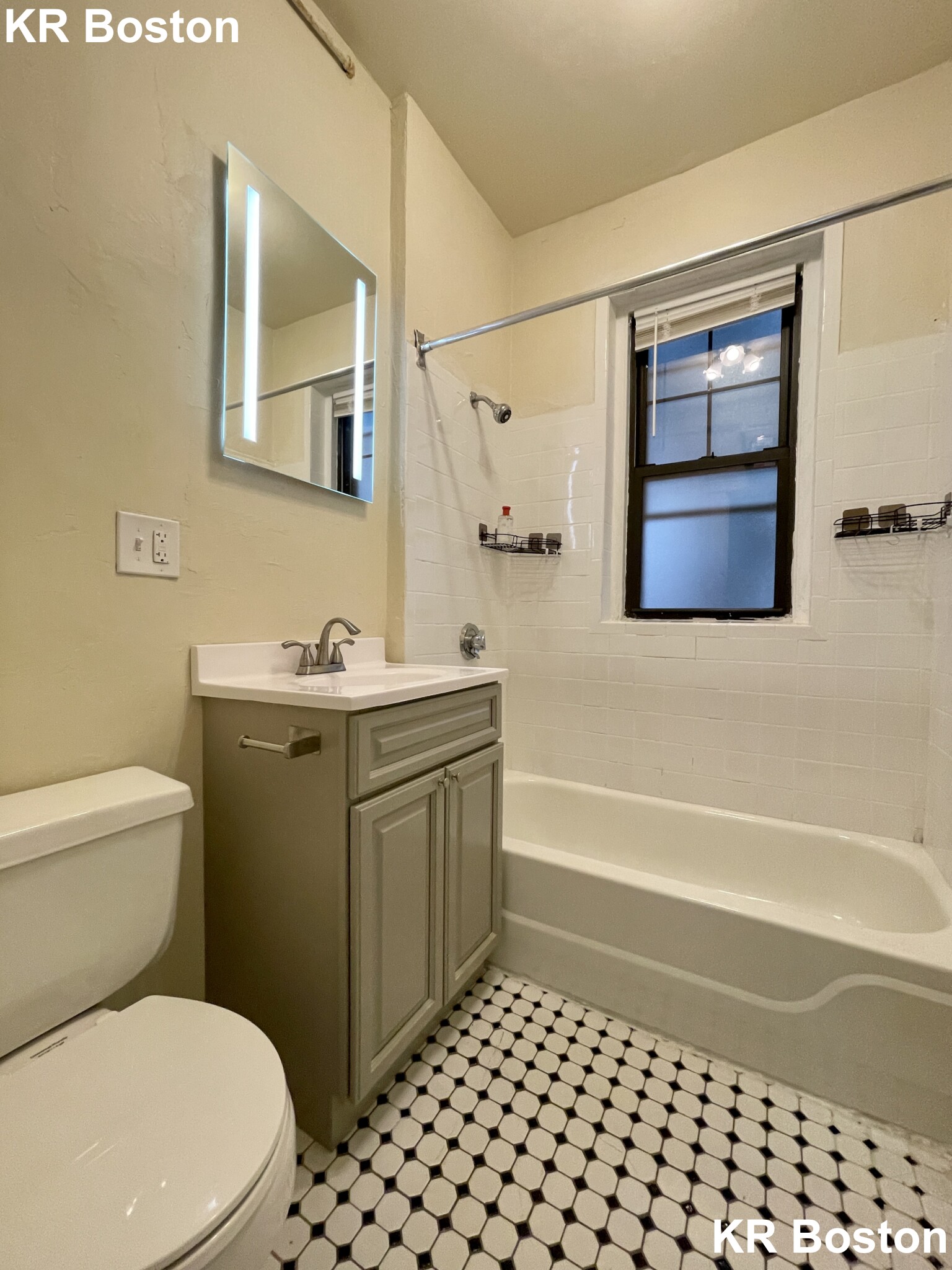 204 Hemenway St, Fenway