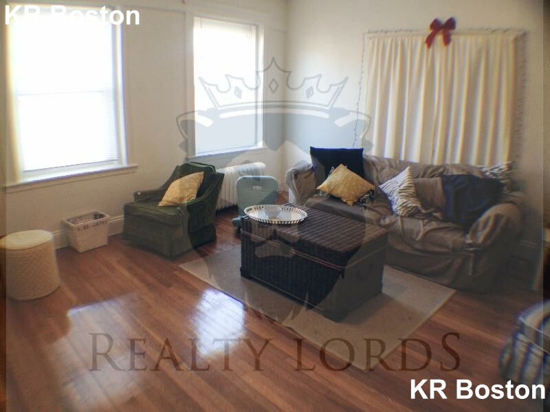 724 Washington St, Washington Square