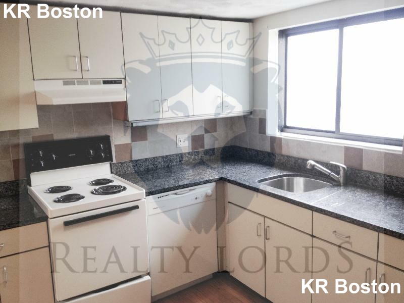 3 bed, 2 bath apartment for rent at 1110 Commonwealth Ave Unit 714, Allston — photo 52 of 53