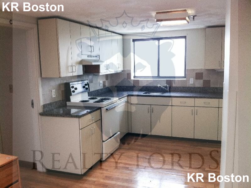 3 bed, 2 bath apartment for rent at 1110 Commonwealth Ave Unit 714, Allston — photo 48 of 53