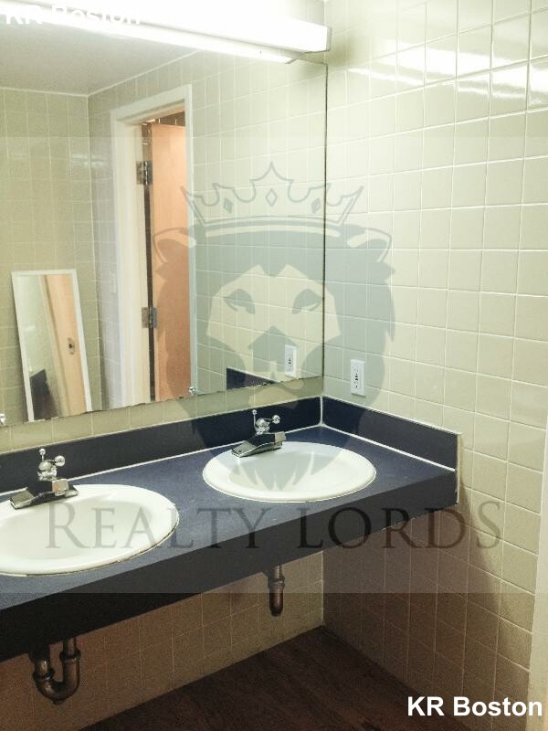 3 bed, 2 bath apartment for rent at 1110 Commonwealth Ave Unit 714, Allston — photo 45 of 53