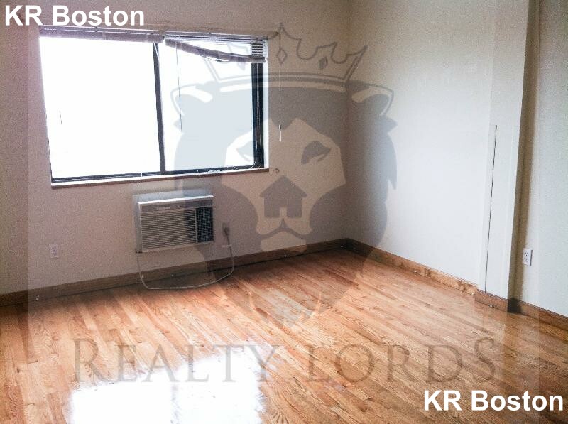 3 bed, 2 bath apartment for rent at 1110 Commonwealth Ave Unit 714, Allston — photo 44 of 53