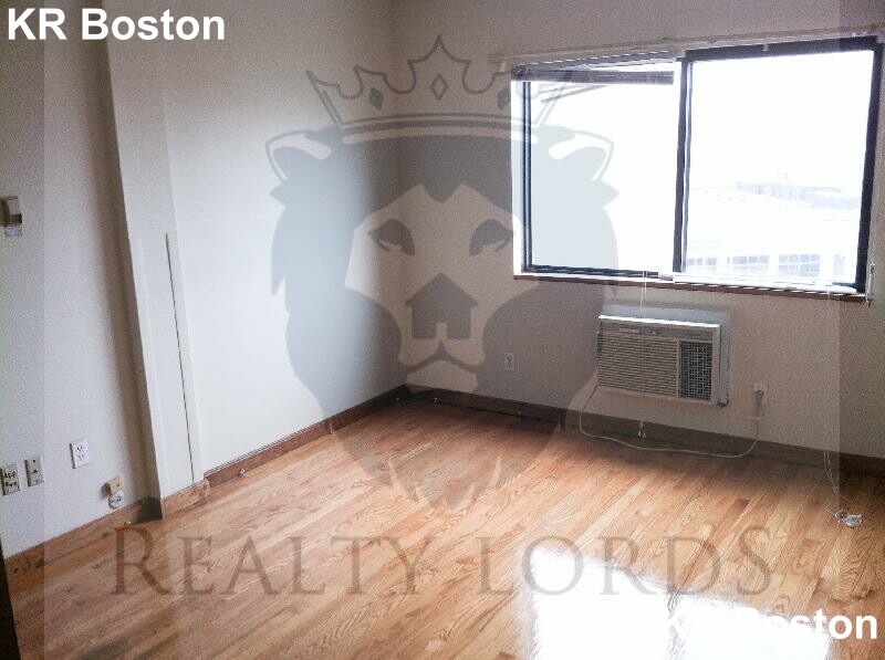 3 bed, 2 bath apartment for rent at 1110 Commonwealth Ave Unit 714, Allston — photo 43 of 53