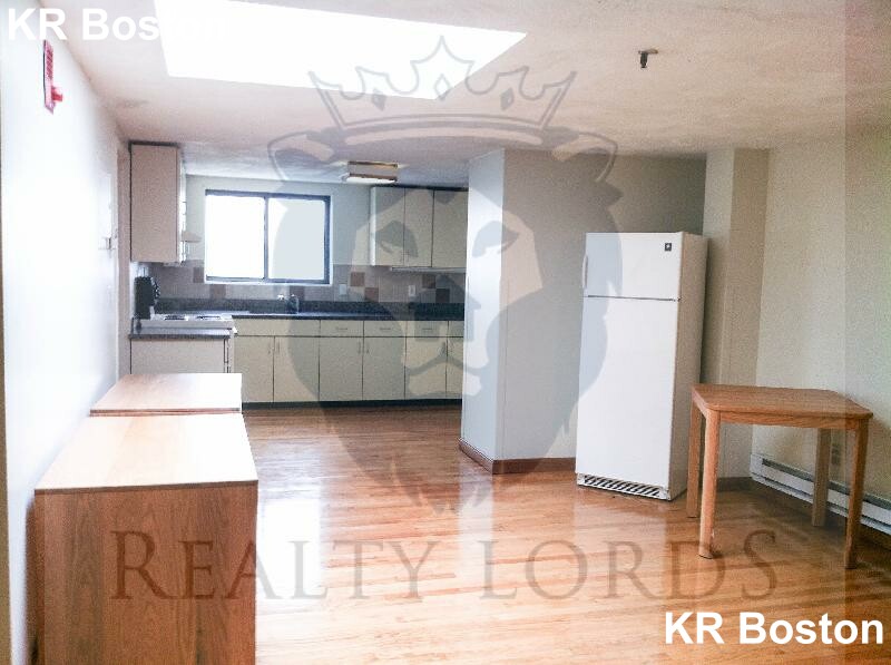 3 bed, 2 bath apartment for rent at 1110 Commonwealth Ave Unit 714, Allston — photo 41 of 53