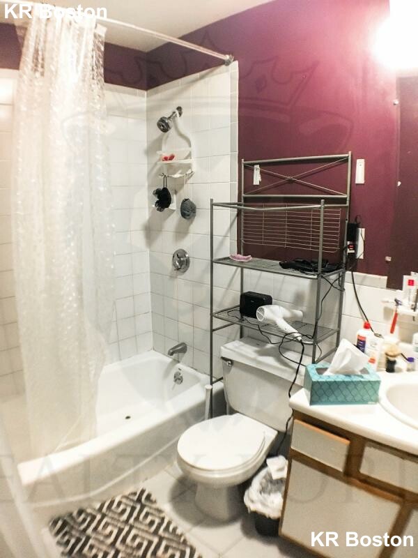 1 bed, 1 bath apartment for rent at 533 Newbury St Unit 1, Fenway — photo 49 of 50