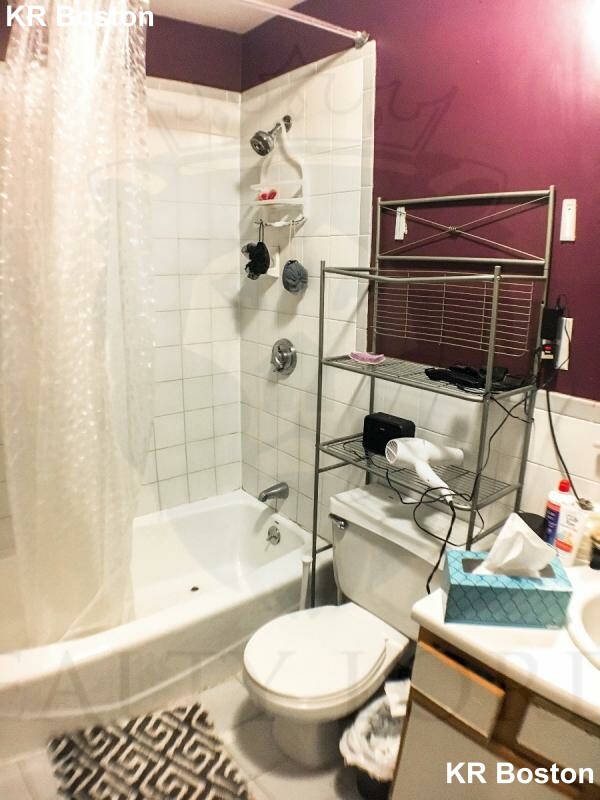 1 bed, 1 bath apartment for rent at 533 Newbury St Unit 1, Fenway — photo 45 of 50