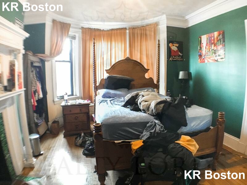 1 bed, 1 bath apartment for rent at 533 Newbury St Unit 1, Fenway — photo 39 of 50