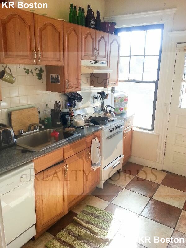 2 bed, 1 bath apartment for rent at 45 Gordon St Unit 2, Allston — photo 34 of 45