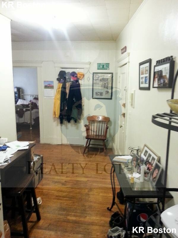 1 bed, 1 bath apartment for rent at 107 Gordon St Unit 4, Brighton — photo 5 of 8