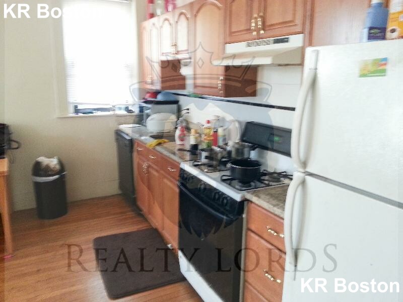 3 bed, 2 bath apartment for rent at 1142 Commonwealth Ave Unit 19, Brighton — photo 6 of 11