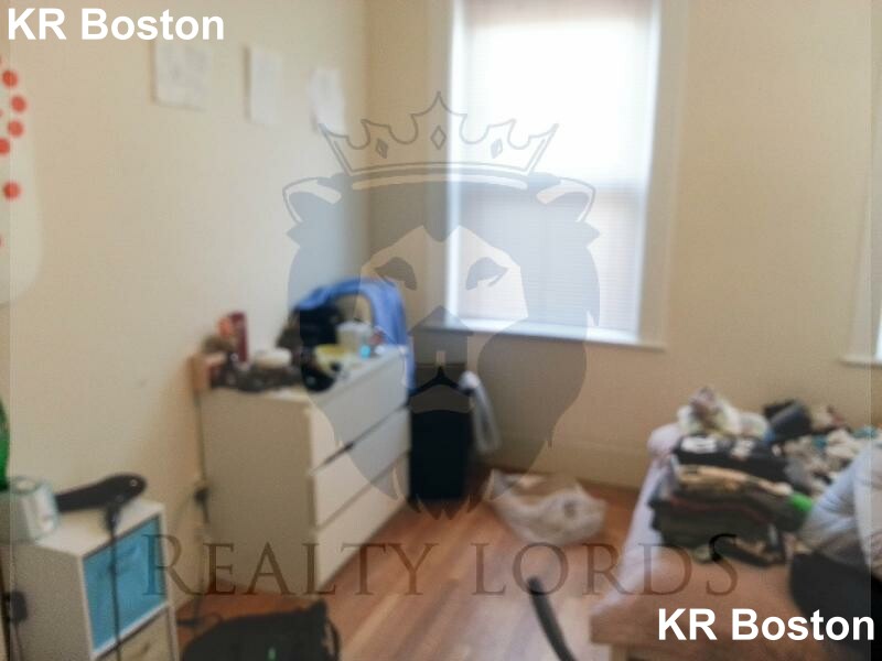 3 bed, 2 bath apartment for rent at 1142 Commonwealth Ave Unit 19, Brighton — photo 2 of 11