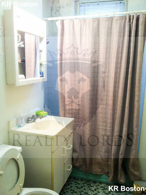 2 bed, 1 bath apartment for rent at 103 Gordon St Unit 1, Brighton — photo 5 of 8