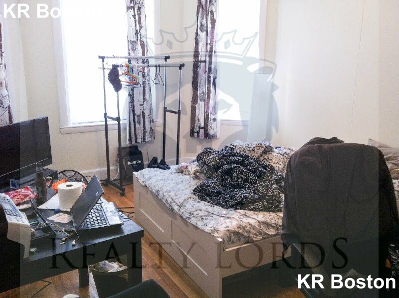 2 bed, 1 bath apartment for rent at 103 Gordon St Unit 1, Brighton — photo 3 of 8