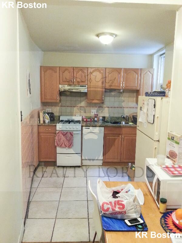 1 bed, 1 bath apartment for rent at 107 Gordon St Unit 9, Brighton — photo 5 of 7