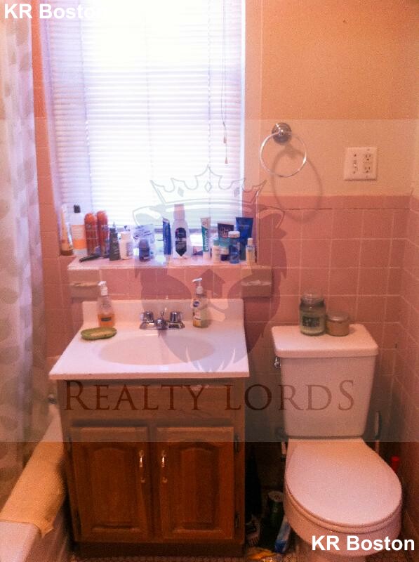 2 bed, 1 bath apartment for rent at 58 Queensberry St Unit 14, Fenway — photo 15 of 18