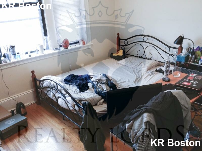 4 bed, 2 bath apartment for rent at 204 Hemenway St Unit 10, Fenway — photo 44 of 60