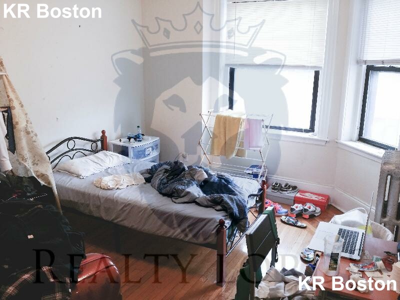 4 bed, 2 bath apartment for rent at 204 Hemenway St Unit 10, Fenway — photo 42 of 60