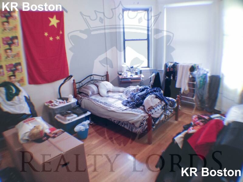 4 bed, 2 bath apartment for rent at 204 Hemenway St Unit 10, Fenway — photo 41 of 60