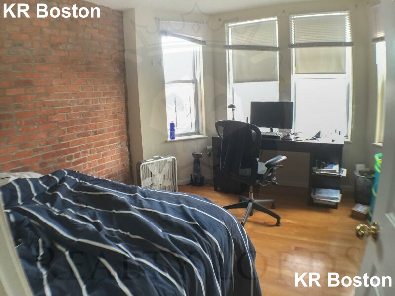 2 bed, 1 bath apartment for rent at 171 Hemenway St Unit 23, Fenway — photo 5 of 12