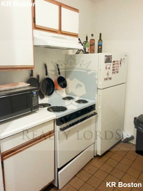 4 bed, 1 bath apartment for rent at 2118 Columbus Ave Unit 2, South End — photo 18 of 22