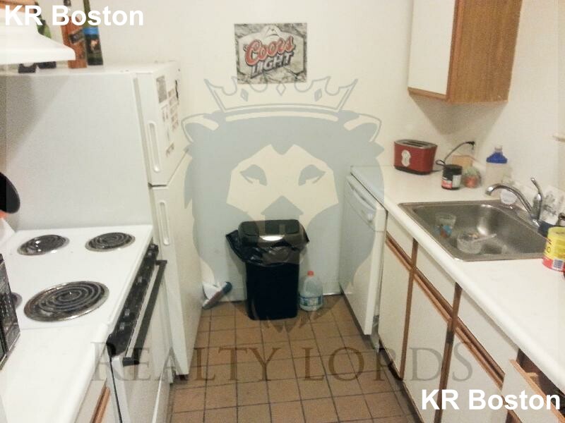 4 bed, 1 bath apartment for rent at 2118 Columbus Ave Unit 2, South End — photo 17 of 22