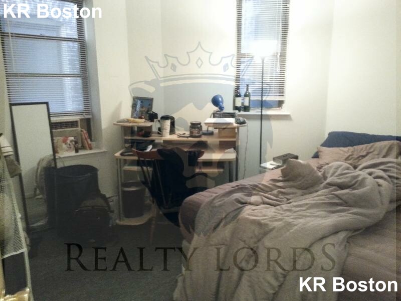 4 bed, 1 bath apartment for rent at 2118 Columbus Ave Unit 2, South End — photo 15 of 22