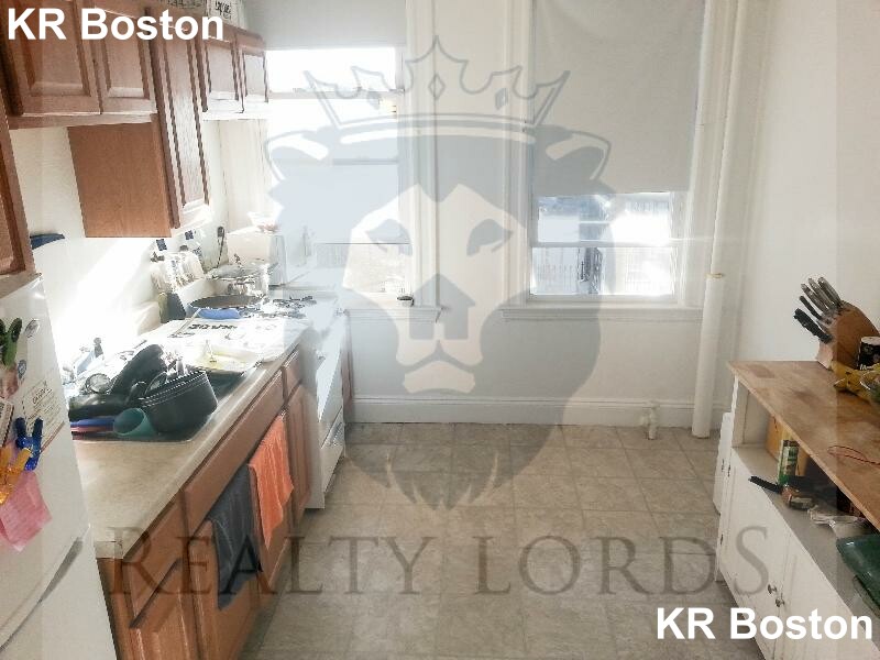 1 bed, 1 bath apartment for rent at 1638 Commonwealth Ave Unit 11, Brighton — photo 18 of 27