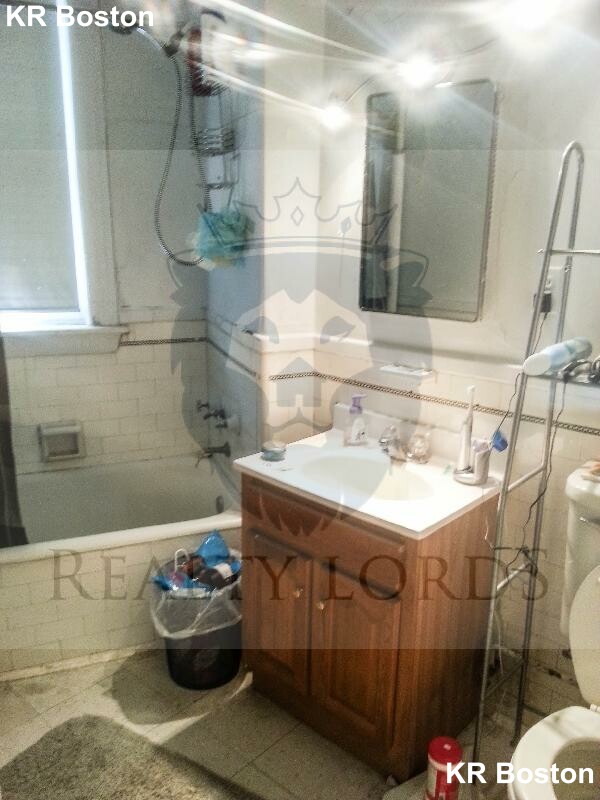 1638 Commonwealth Ave, Brighton