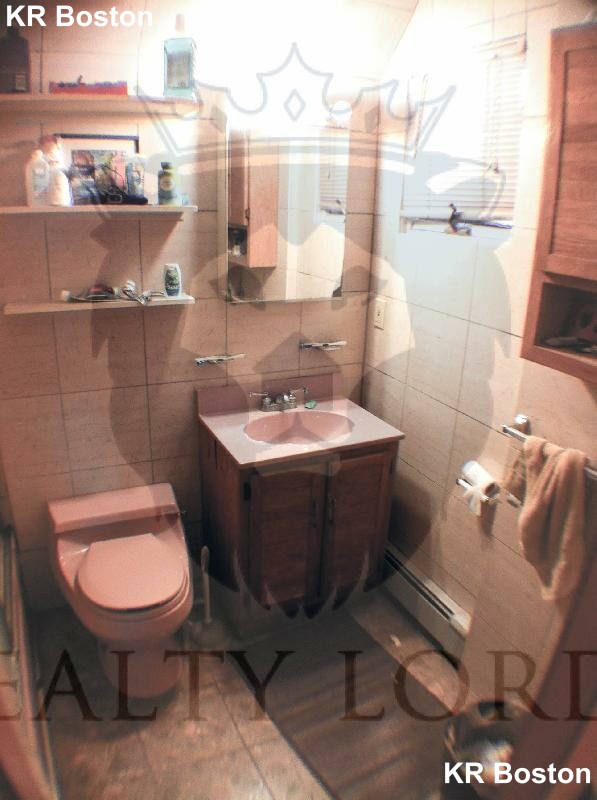 5 bed, 2 bath apartment for rent at 166 Auburn St Unit A, Central Square — photo 11 of 14