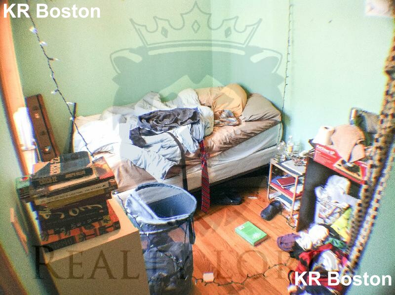 5 bed, 2 bath apartment for rent at 166 Auburn St Unit A, Central Square — photo 5 of 14