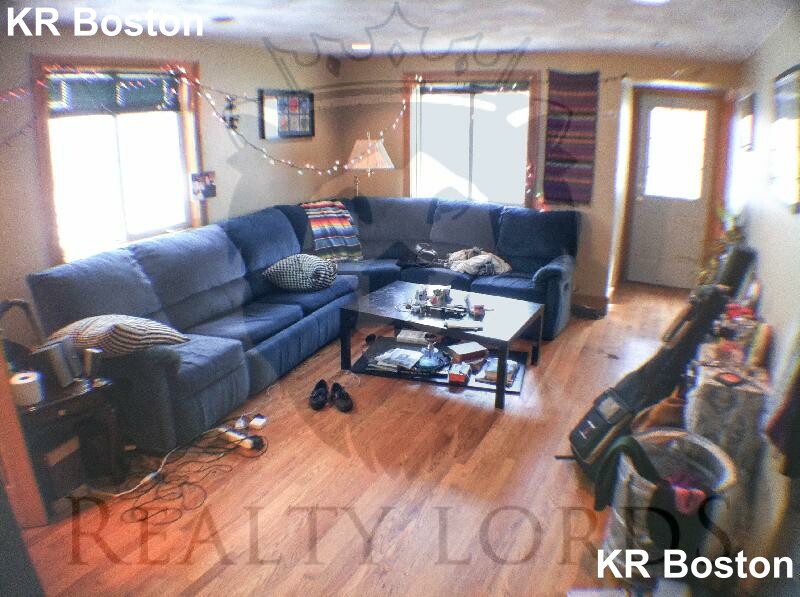 5 bed, 2 bath apartment for rent at 166 Auburn St Unit A, Central Square — photo 1 of 14