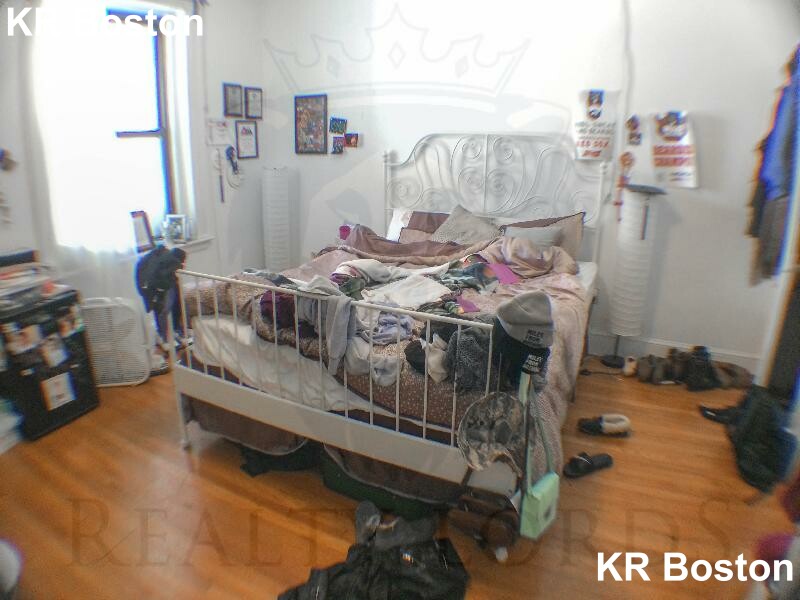 4 bed, 2 bath apartment for rent at 24 Cummings Rd Unit 6, Brighton — photo 6 of 7