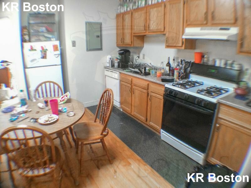 4 bed, 2 bath apartment for rent at 24 Cummings Rd Unit 6, Brighton — photo 1 of 7