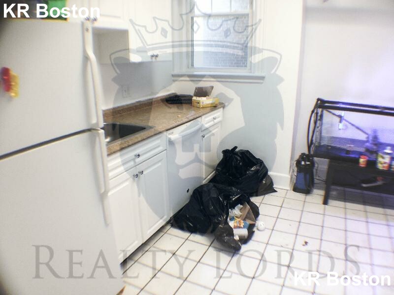 2 bed, 1 bath apartment for rent at 58 Selkirk Rd Unit 3, Brighton — photo 7 of 10