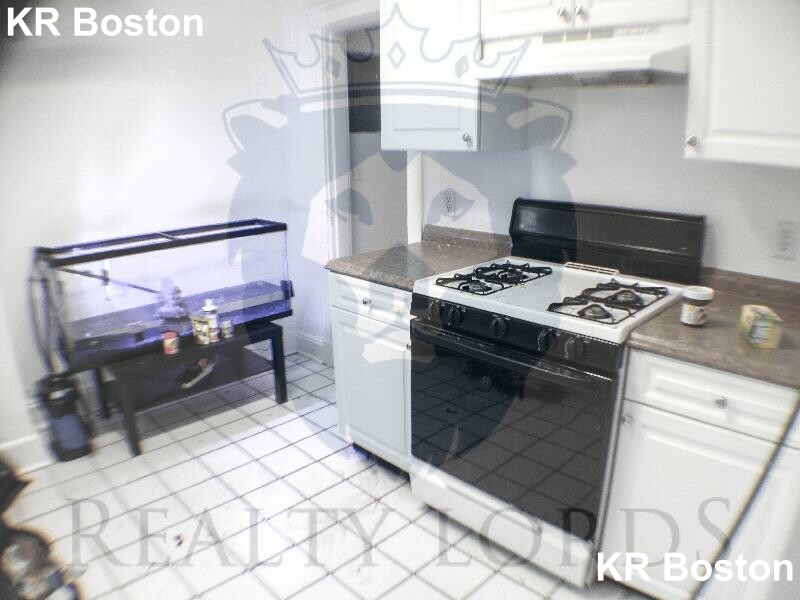 2 bed, 1 bath apartment for rent at 58 Selkirk Rd Unit 3, Brighton — photo 6 of 10