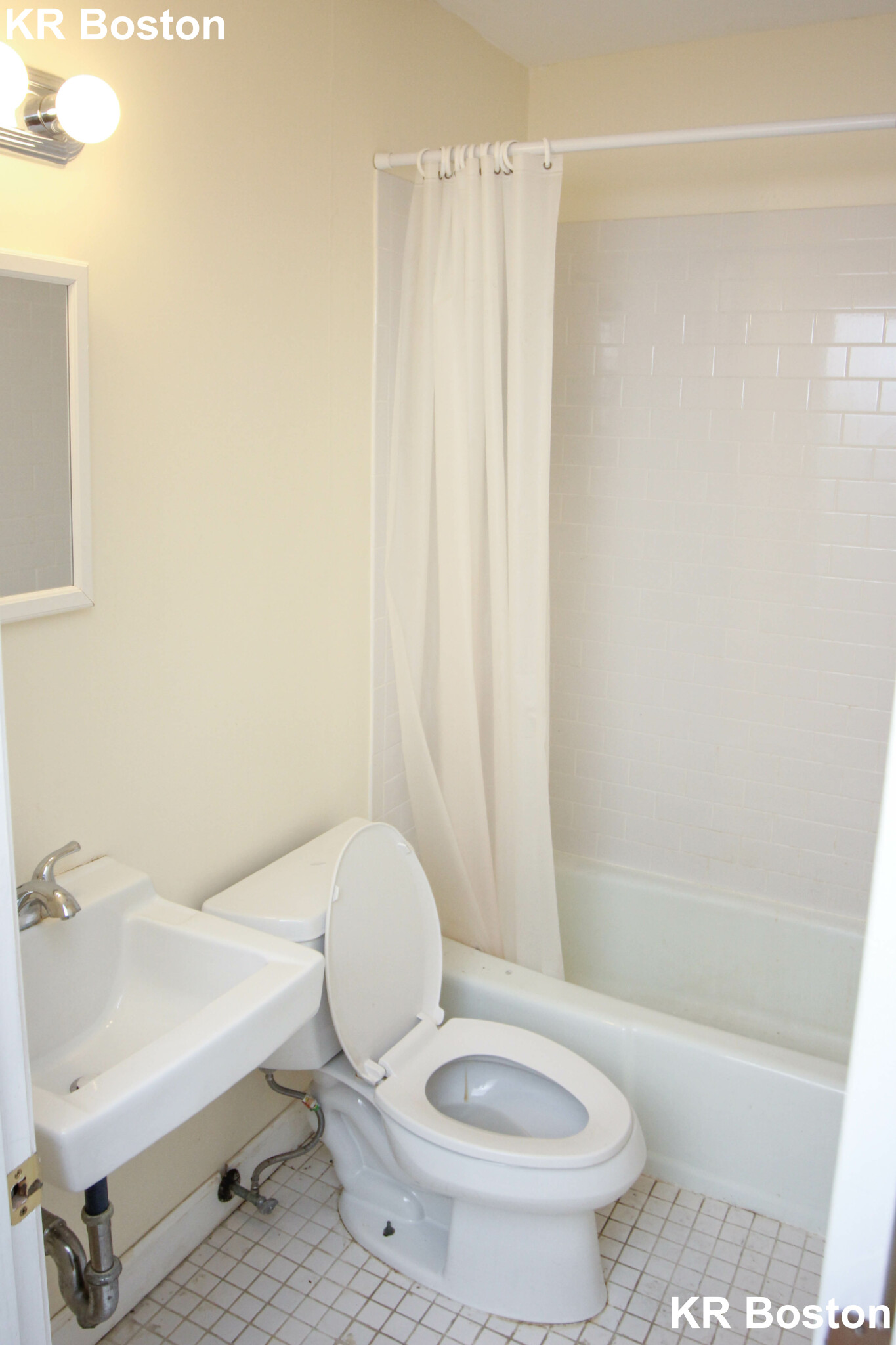 2 bed, 1 bath apartment for rent at 30 Phillips St Unit 1, Beacon Hill — photo 2 of 5